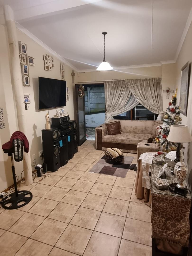 3 Bedroom Property for Sale in Fraaiuitsig Western Cape